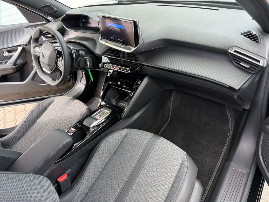 PEUGEOT 2008 Allure PureTech 130 EAT8