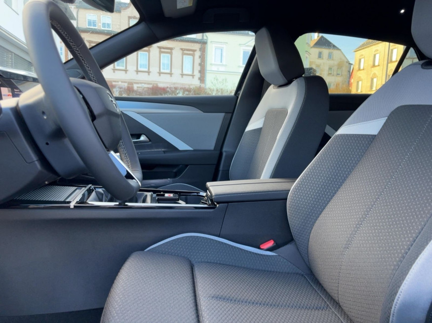 OPEL Astra Edition, LED, AGR-Sitze, PDC