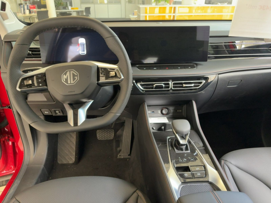 MG HS Luxury 1.5 AT MY24