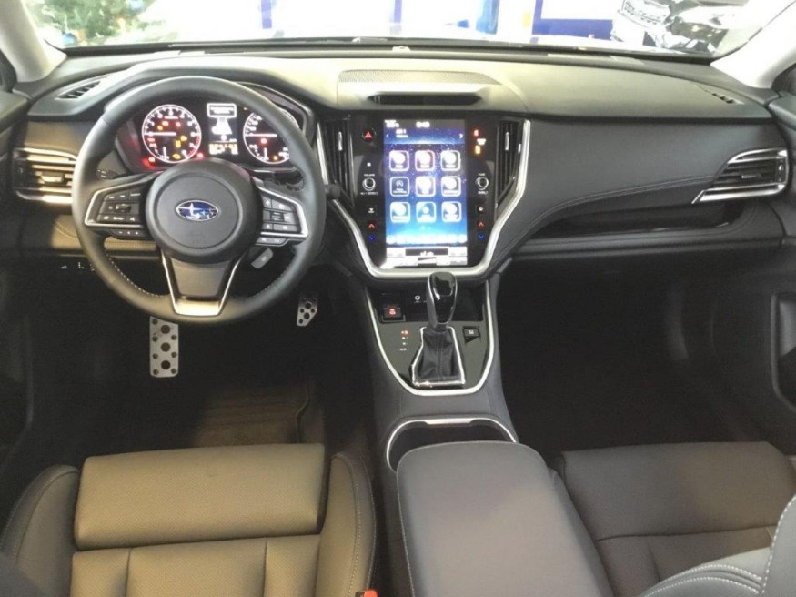 SUBARU Outback 2.5i Platinum Lineartronic