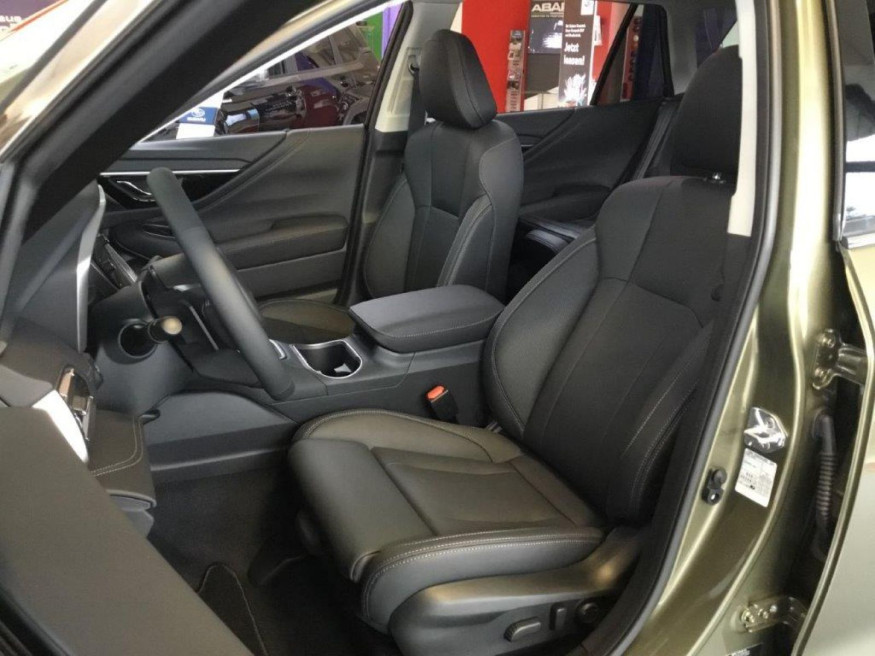 SUBARU Outback 2.5i Platinum Lineartronic