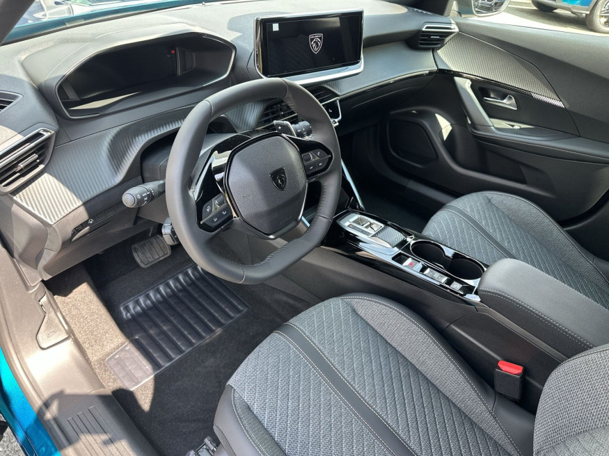 PEUGEOT 2008 ALLURE PureTech 130 EAT8