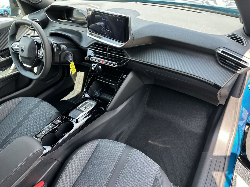 PEUGEOT 2008 ALLURE PureTech 130 EAT8