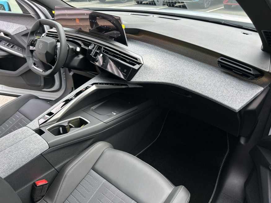 PEUGEOT 3008 Hybrid GT 145 e-DSC6