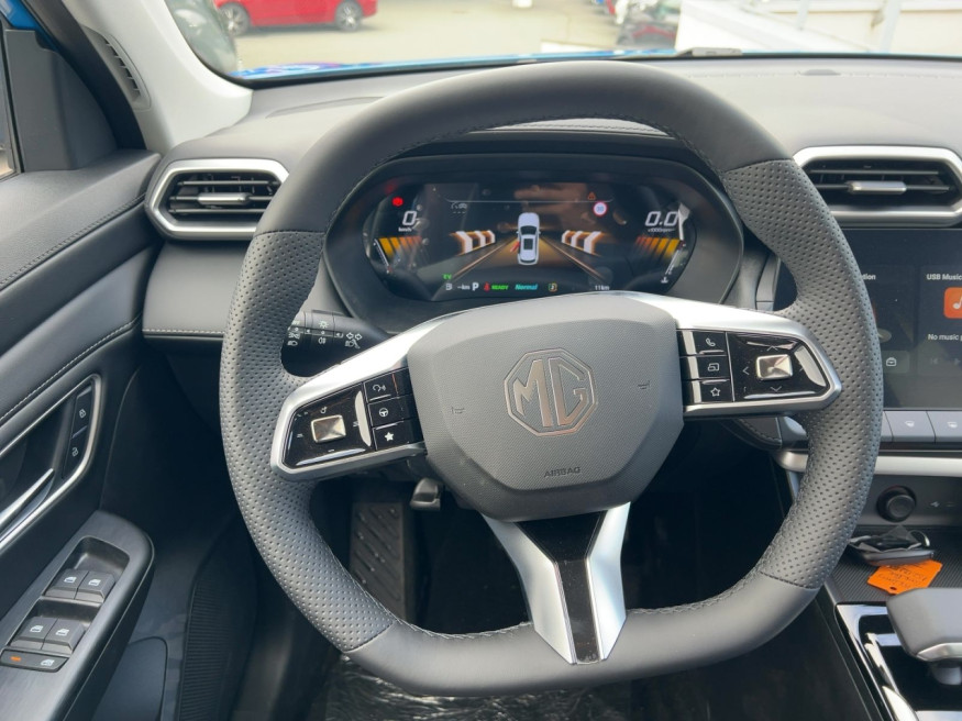 MG ZS Hybrid+ Luxury MY25 197 PS