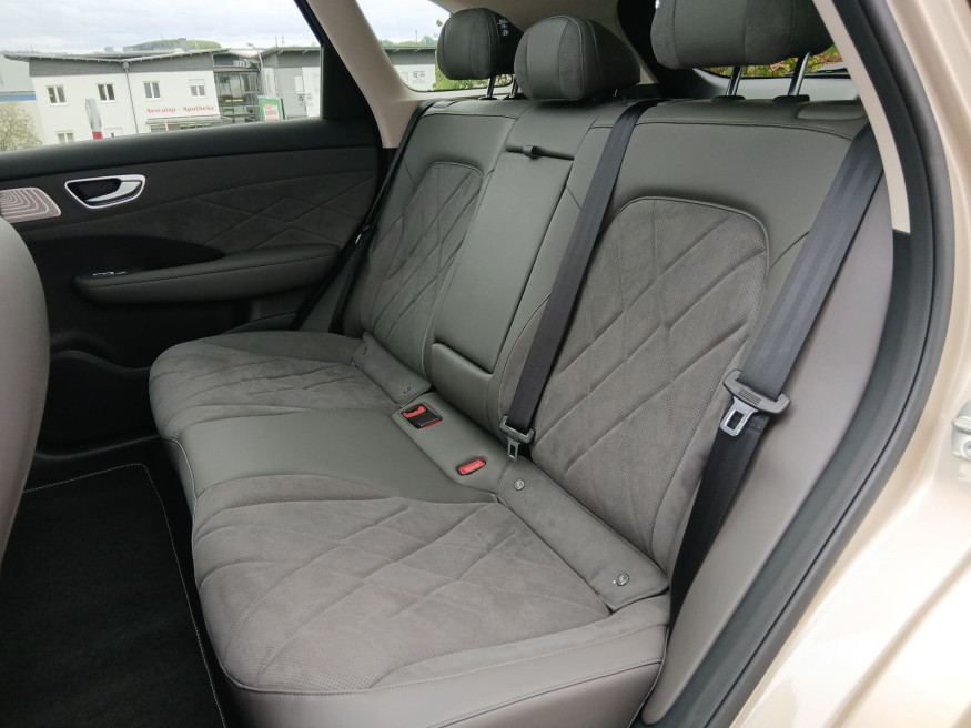 MG S6 EV Luxury AWD