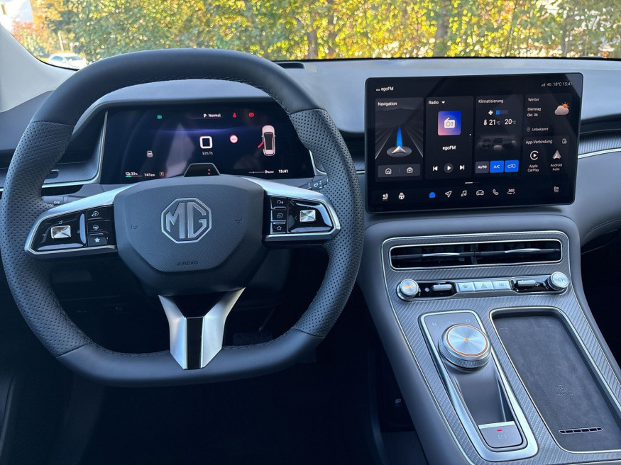 MG S6 EV Luxury