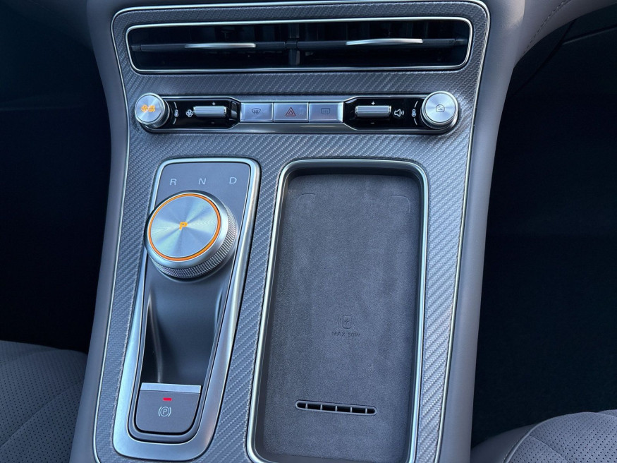 MG S6 EV Luxury
