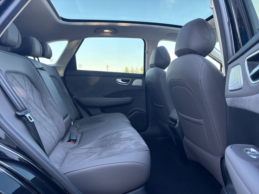 MG S6 EV Luxury