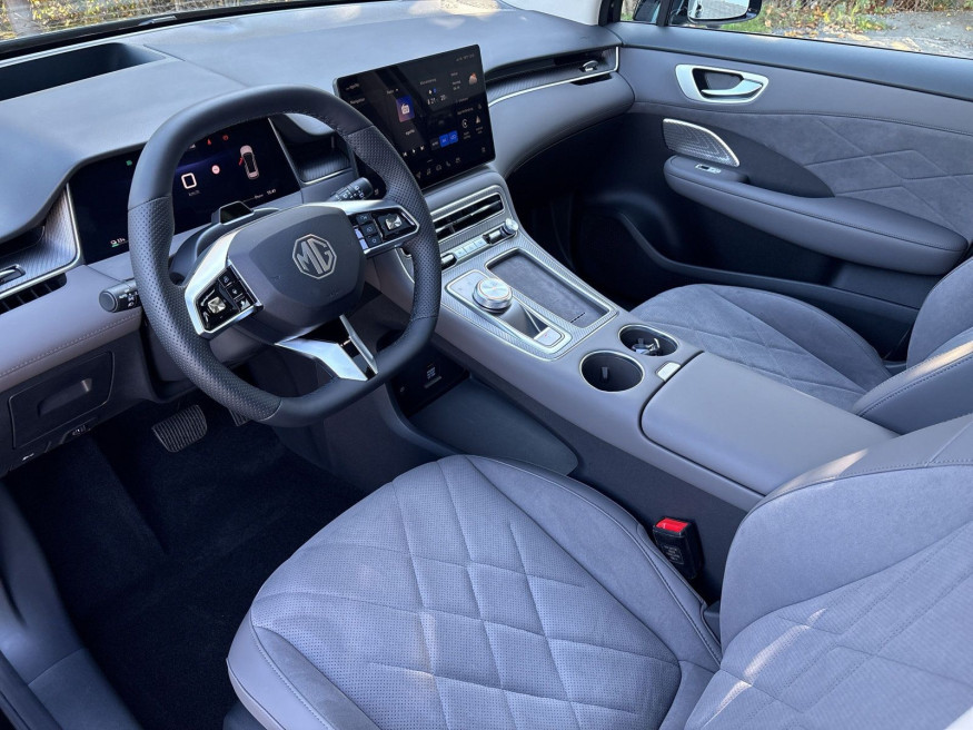 MG S6 EV Luxury