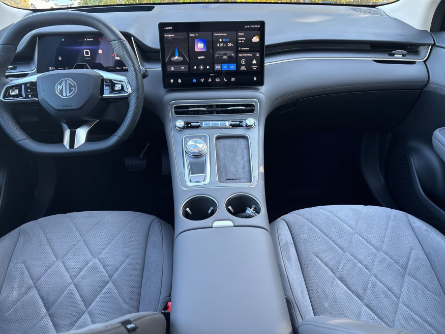 MG S6 EV Luxury