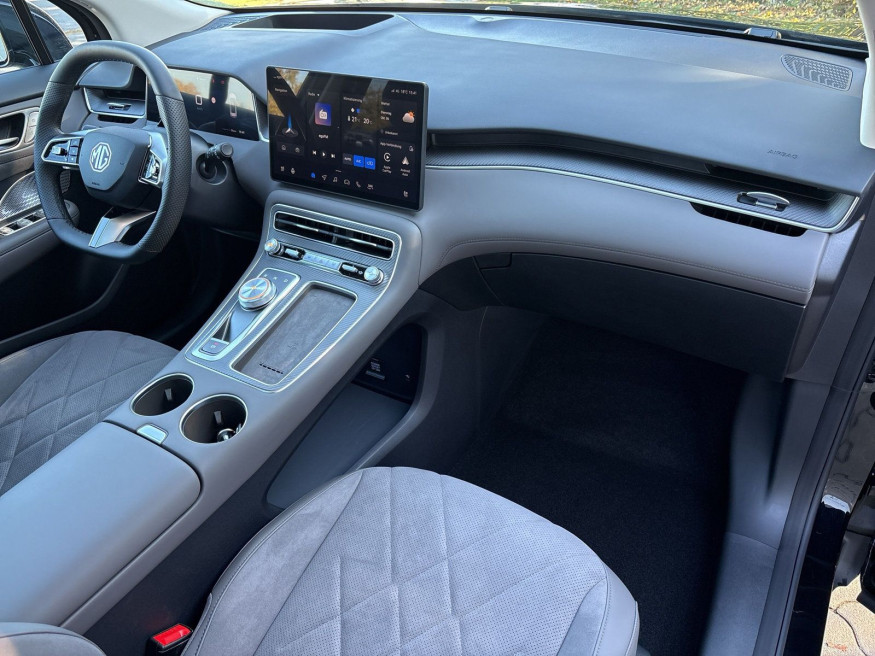 MG S6 EV Luxury