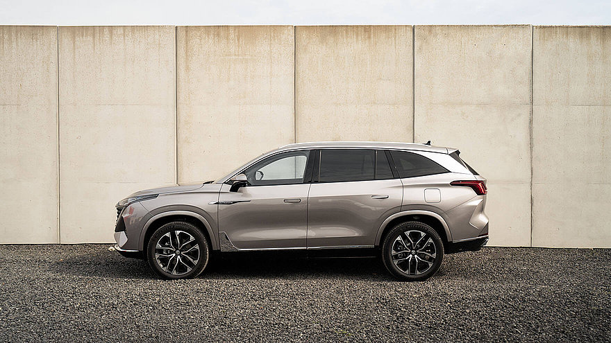 MGS9 PHEV in Sterling Silver, Seitenansicht